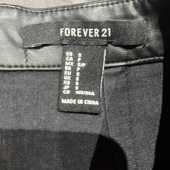 Black and gold metallic skirt - Picture 2 of 2